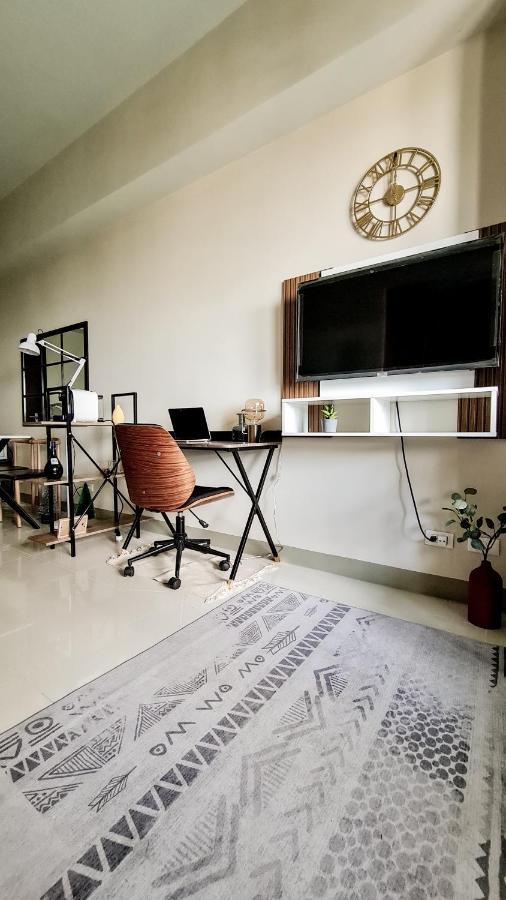 Luxe Bonifacio Global City Taguig Uptown Condo Hotel 1 Bedroom Suite Exterior photo