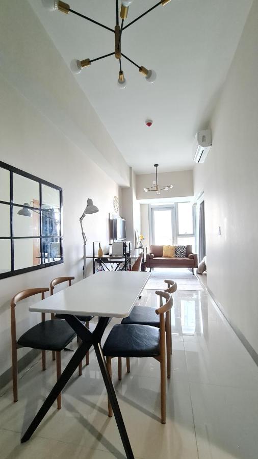 Luxe Bonifacio Global City Taguig Uptown Condo Hotel 1 Bedroom Suite Exterior photo