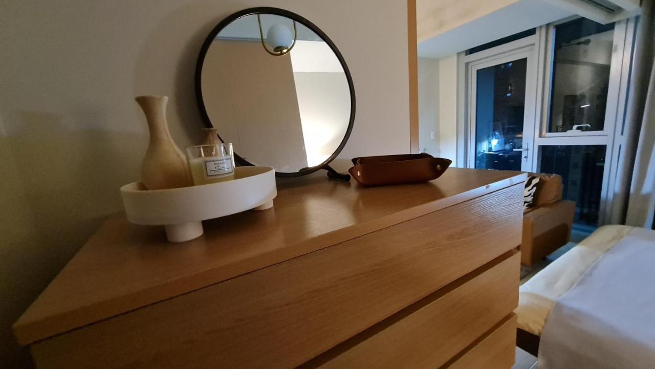 Luxe Bonifacio Global City Taguig Uptown Condo Hotel 1 Bedroom Suite Exterior photo